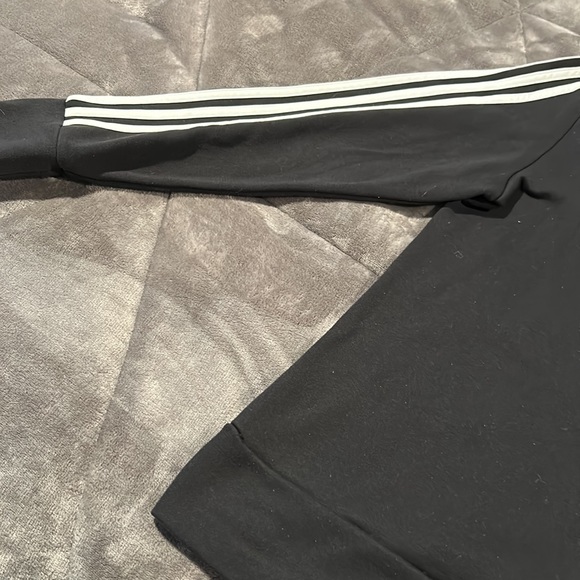 Adidas long sleeve top size medium - Picture 3 of 7